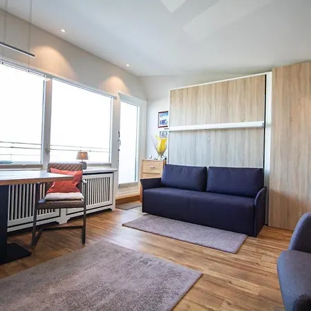 Metro-335-mit-traumblick-ueber-die-insel