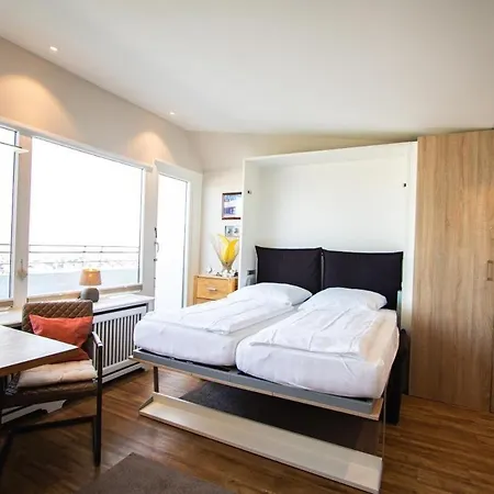 Metro-335-mit-traumblick-ueber-die-insel