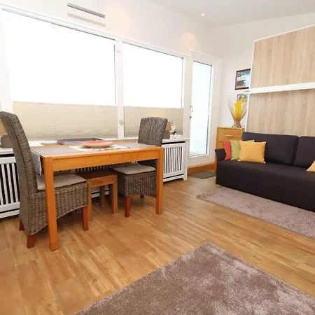 Metro-335-mit-traumblick-ueber-die-insel Βέστερλαντ